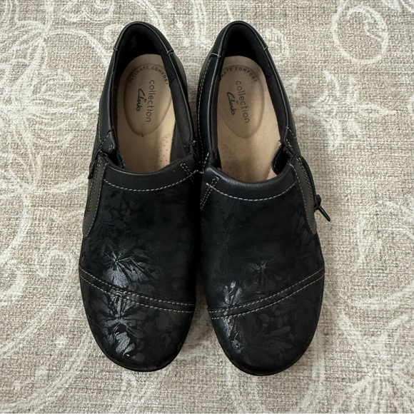 Women’s Clarks Black Floral Giny Textured Loafers Size 5.5 - Picture 10 of 13
